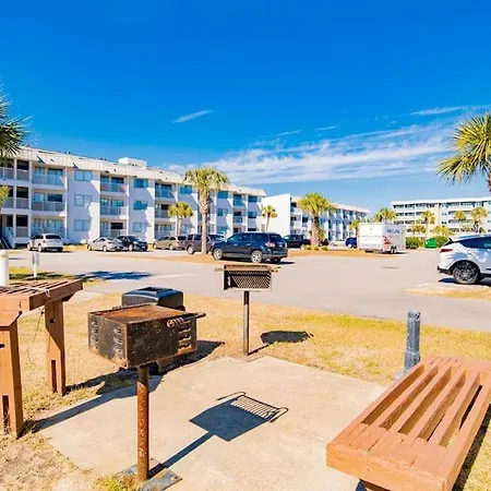 Beachfront Stylish Condo - Stunning Views!