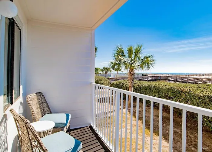Beachfront Stylish - Stunning Views!