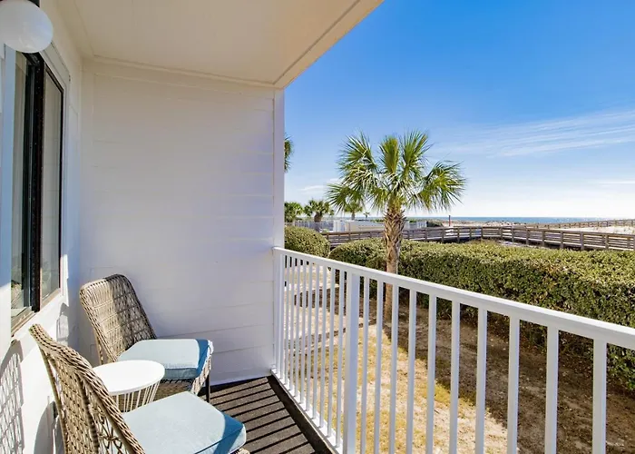 Beachfront Stylish - Stunning Views!