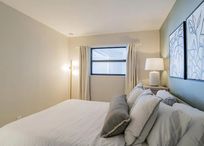 Apartment Beachfront Stylish - Stunning Views!